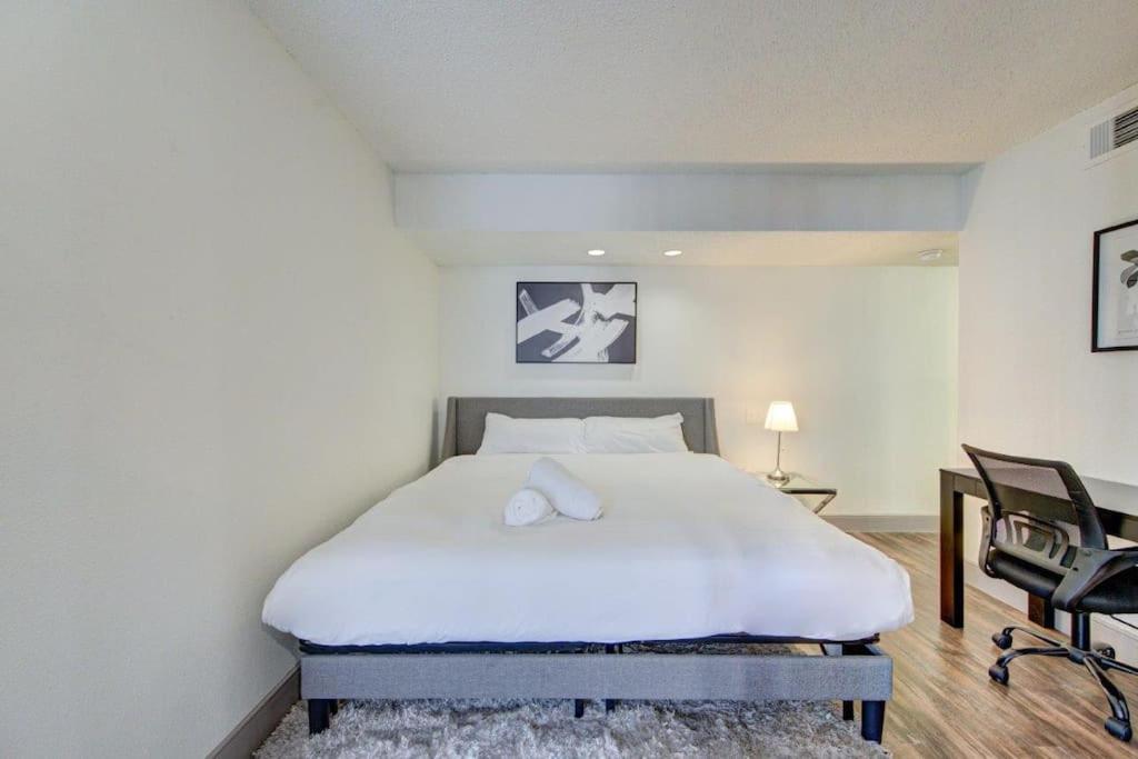 Lux Suite /King Bed /Free Parking/Pool/First Floor 休斯敦 外观 照片