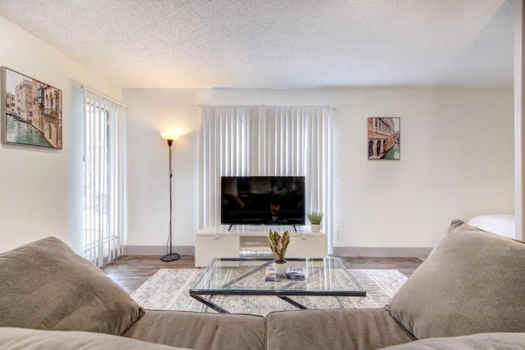 Lux Suite /King Bed /Free Parking/Pool/First Floor 休斯敦 外观 照片