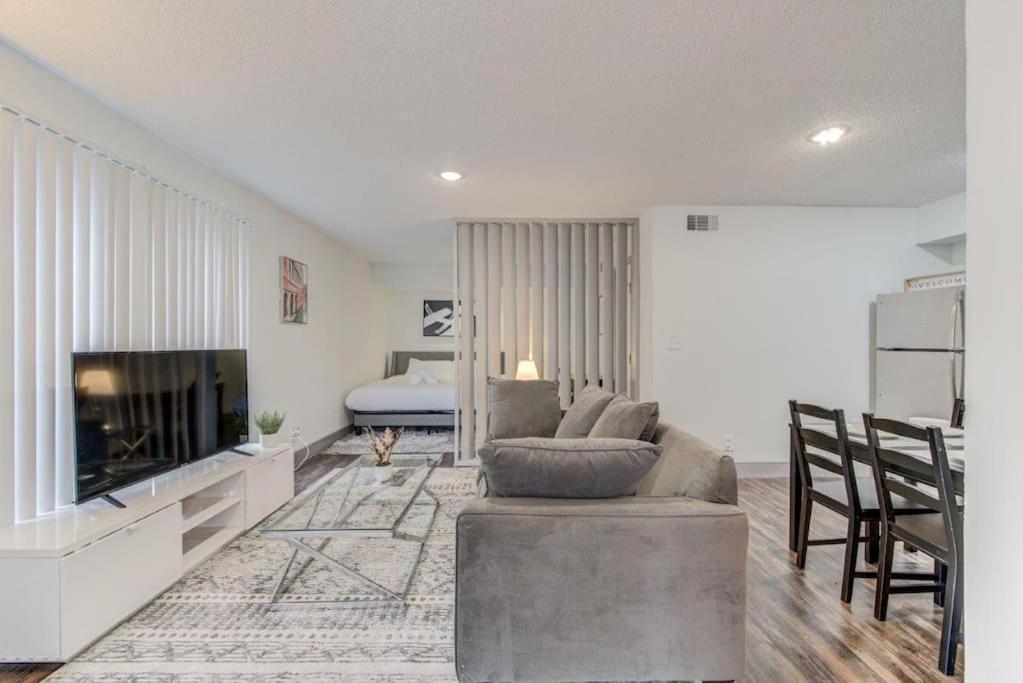 Lux Suite /King Bed /Free Parking/Pool/First Floor 休斯敦 外观 照片