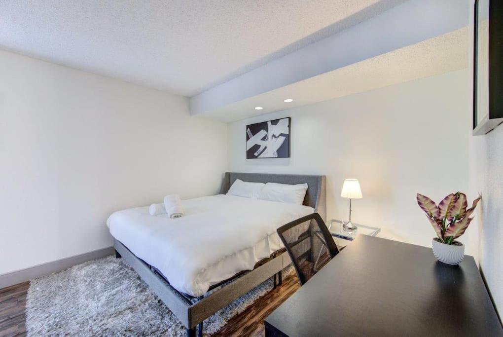 Lux Suite /King Bed /Free Parking/Pool/First Floor 休斯敦 外观 照片