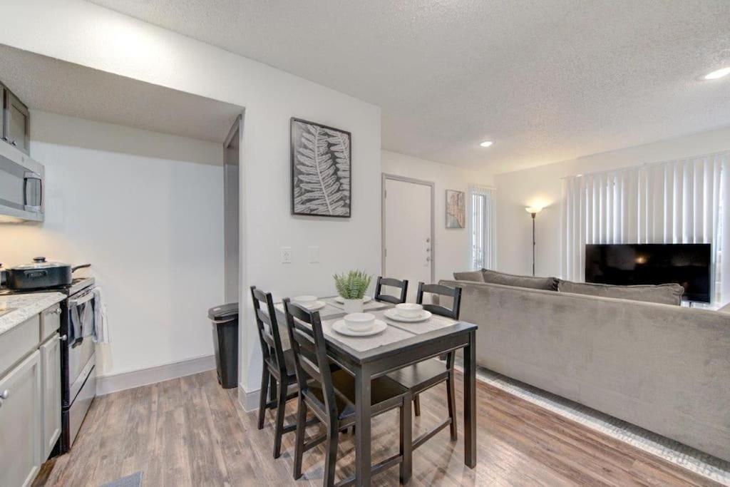 Lux Suite /King Bed /Free Parking/Pool/First Floor 休斯敦 外观 照片