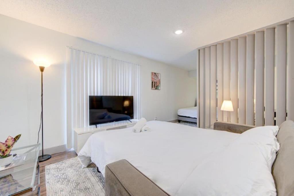 Lux Suite /King Bed /Free Parking/Pool/First Floor 休斯敦 外观 照片