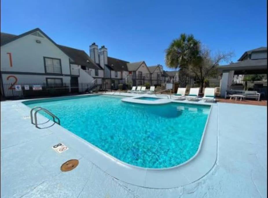 Lux Suite /King Bed /Free Parking/Pool/First Floor 休斯敦 外观 照片
