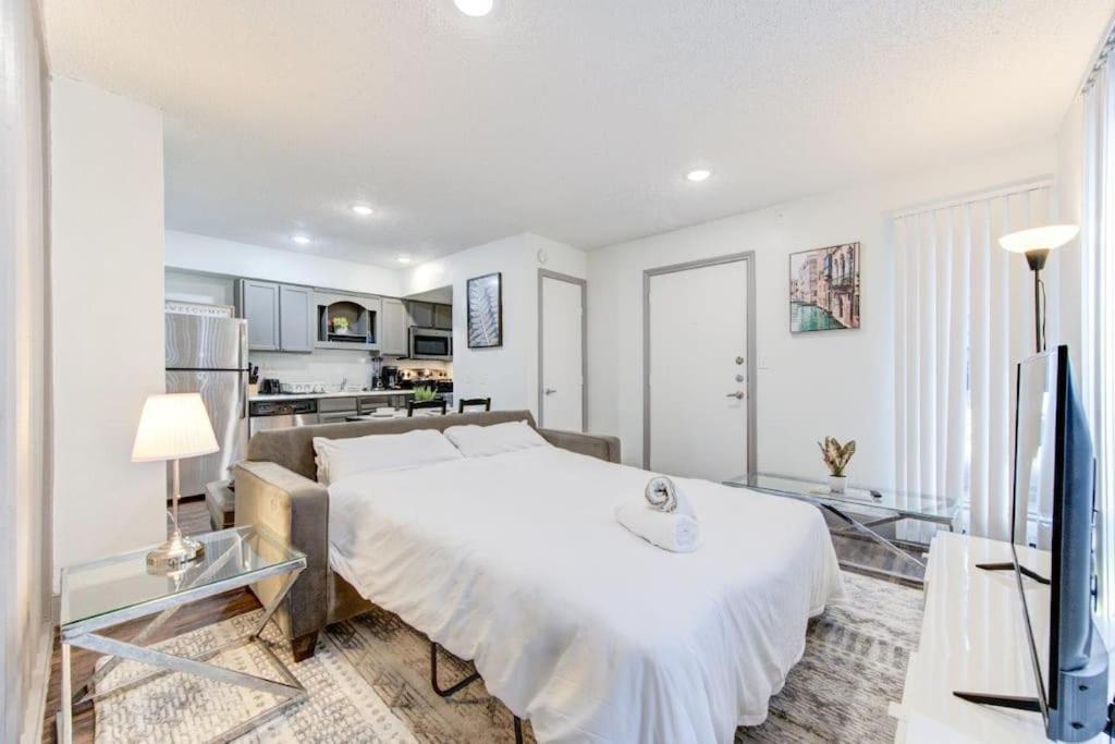 Lux Suite /King Bed /Free Parking/Pool/First Floor 休斯敦 外观 照片