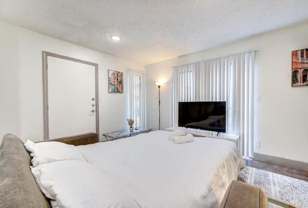 Lux Suite /King Bed /Free Parking/Pool/First Floor 休斯敦 外观 照片