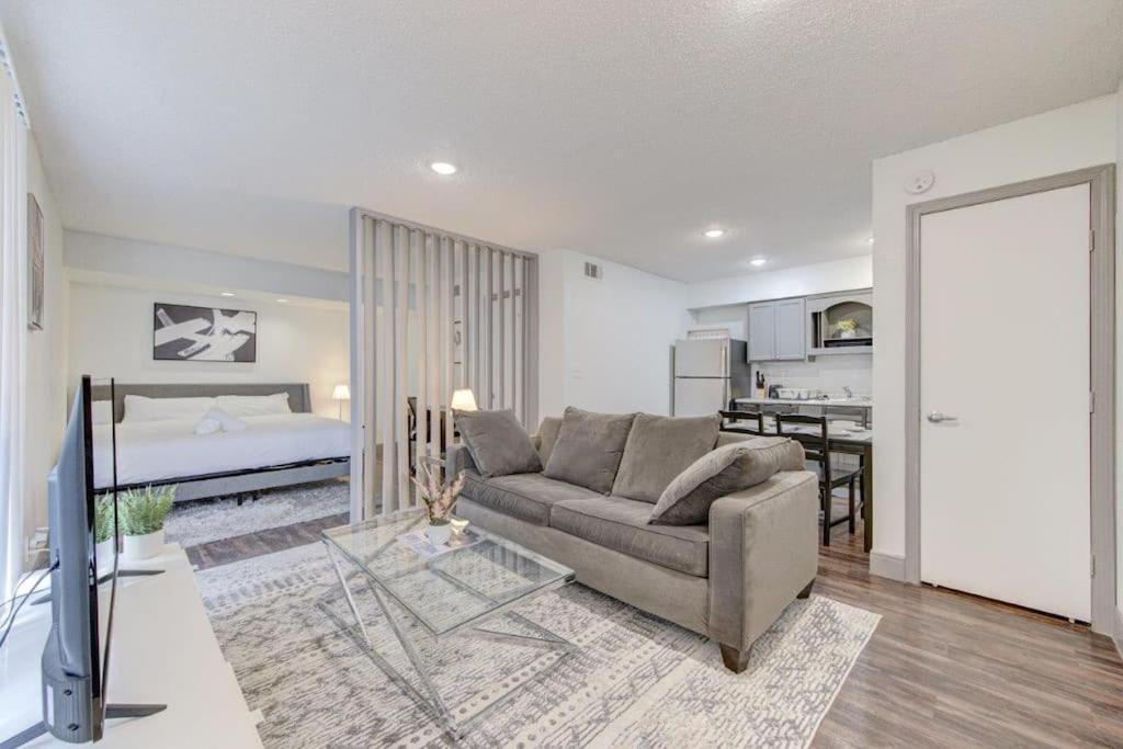 Lux Suite /King Bed /Free Parking/Pool/First Floor 休斯敦 外观 照片